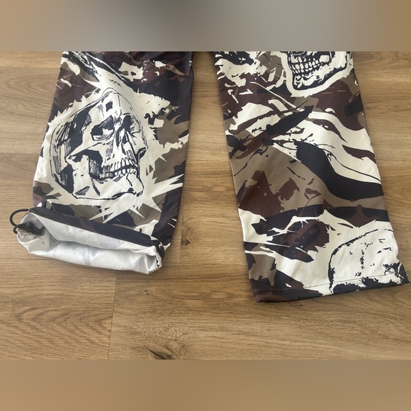 Rebel Vengeance Loose Fit Wind Pants Skull Camo – Rare, NWT (Sizes S, M, L) - Picture 8 of 12